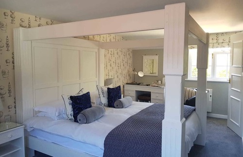 Barns Green Hotel | Experience Comfort at Random Hall Hotel - 4 Star Gem