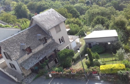 Castelnau-de-Mandailles House | Breathtaking Lake Views and Hiking at Aubrac Gateway