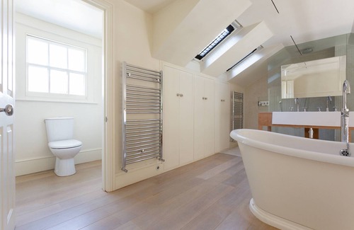 Churchill Apartment | Discover Ranelagh Grove: Family-Friendly Retreat with Spa