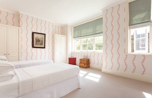 Churchill Apartment | Discover Ranelagh Grove: Family-Friendly Retreat with Spa