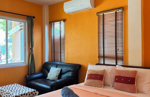 Koh Lan Bed & Breakfast | Cozy Crypto Resort Koh Larn with Breakfast & Family Options