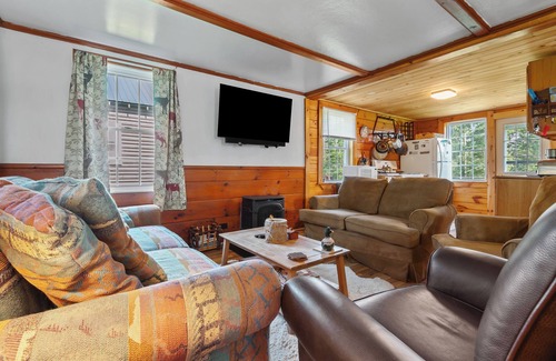 Rangeley House | Cozy Cabin Retreat at Rangeley Manor with Lake Access