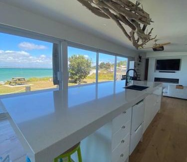 Rangiputa House | Rangi Beachfront -Luxury Beachfront Bach