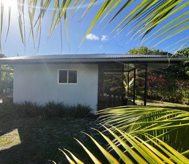 Rangiroa House | Rangi Pearl Lodge: Guest Rated 9/10 with Family-Friendly Amenities
