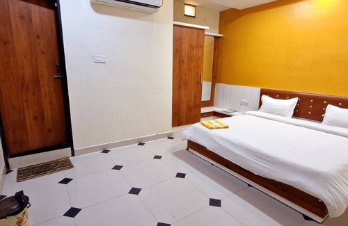 Nagda Hotel | RANGOLI RESORT & FAMILY GARDEN