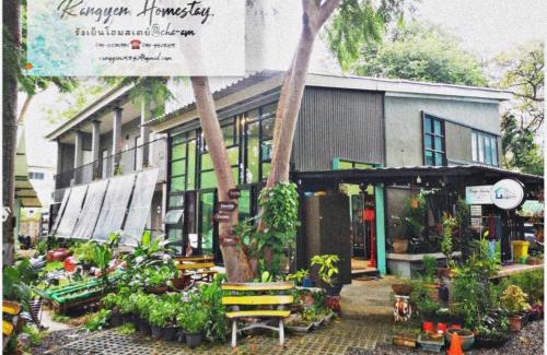Cha-am House | Rangyen Homestay Cha-Am: Oceanfront Retreat for Families