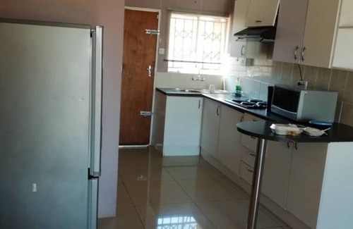 Molepolole Apartment | Discover Ranks Apartments: Family-Friendly Retreat with Dining