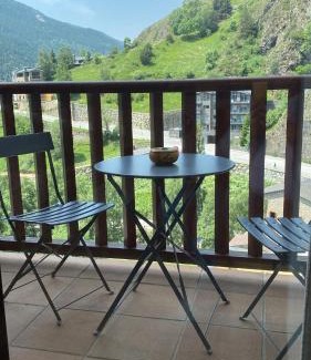 Ransol Apartment | Ransol Studios: Ski Access with Family & Pet-Friendly Options