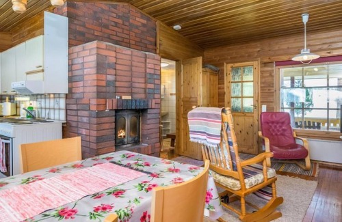 Pieksamaki House | Escape to Rantapirtti: Scenic Lake Views & Spa Retreat