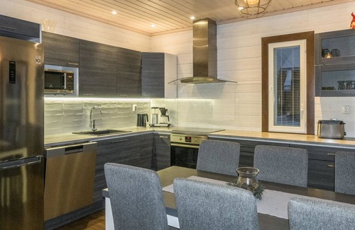Syote House | Experience Rantatähti: Lake View, Spa & Family-Friendly Fun