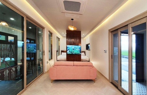 Gyeongju House | Discover Raon Pool Villa: Family-Friendly Retreat with Breakfast