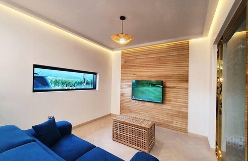 Gyeongju House | Discover Raon Pool Villa: Family-Friendly Retreat with Breakfast