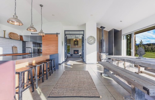 Renwick House | Rapaura Vineyard Escape - Blenheim Retreat