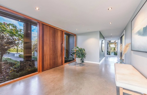 Renwick House | Rapaura Vineyard Escape - Blenheim Retreat