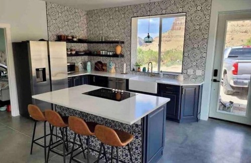 Palisade House | Experience Family-Friendly Comfort at Rapid Creek Retreat