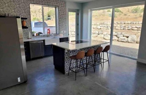 Palisade House | Experience Family-Friendly Comfort at Rapid Creek Retreat