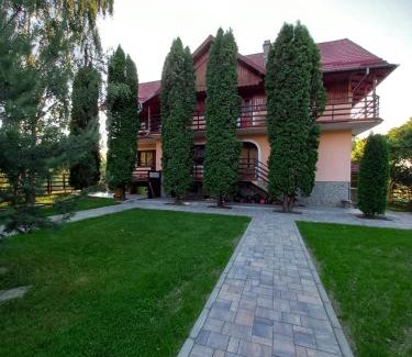 Cristian House | Pet-Friendly Retreat at Rapsodia Muntilor - Rated 9.6/10