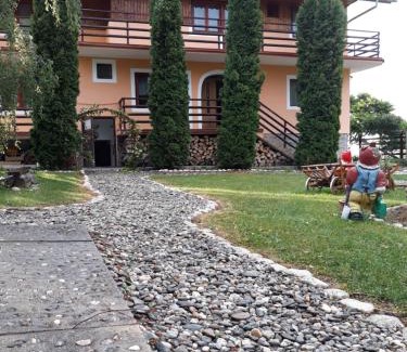 Cristian House | Pet-Friendly Retreat at Rapsodia Muntilor - Rated 9.6/10