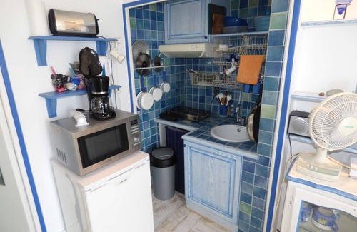 Les Sablettes Apartment | Beachfront Retreat with Full Sea View and Pet-Friendly Stay