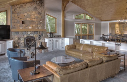 Crosslake House | Discover a Unique Beach Front Retreat in Lower Whitefish