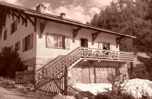 La Roche Ski Chalet | Experience RARE CHALET LA PLAGNE: Cozy Stay with Hot Tub