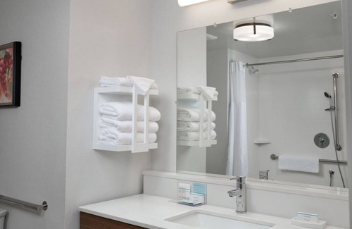 Tigard House | Rare Find! 4 Comfortable Units, FREE Parking, Free Parking, Free Full Breakfast