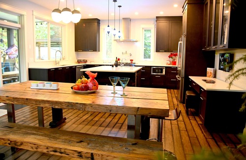 Metro Vancouver Regional District House | Discover a Hidden Gem Surrounded by Nature's Beauty!