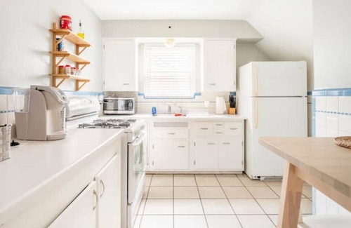 West Price Hill House | Unique Cozy 2 Bedroom Retreat Steps from Downtown