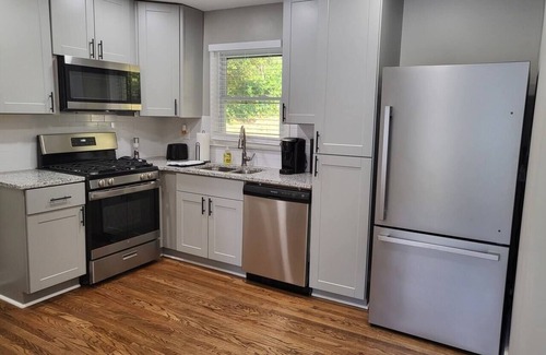 Atlanta House | Unique Hotel with Heated Pool & Spa Near ATL City Center