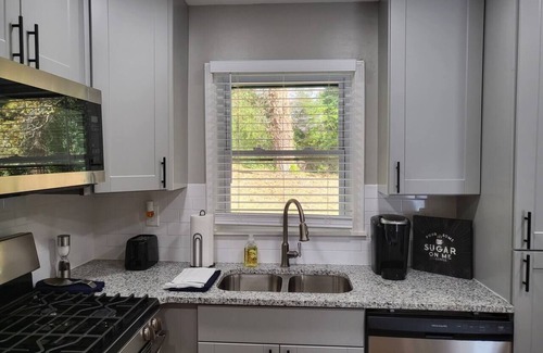 Atlanta House | Unique Hotel with Heated Pool & Spa Near ATL City Center