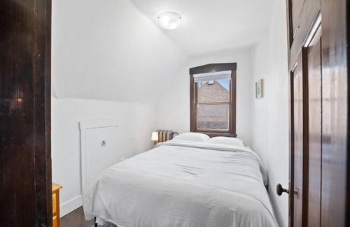 Kitsilano Apartment | Discover a Hidden Gem in Kitsilano - Rated 9.2/10!