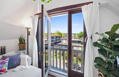 Kitsilano Apartment | Discover a Hidden Gem in Kitsilano - Rated 9.2/10!
