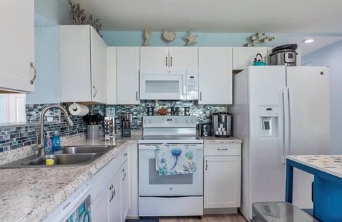 Schulte Park House | Oceanview Inlaw Suite: Top-Rated, Steps to the Beach