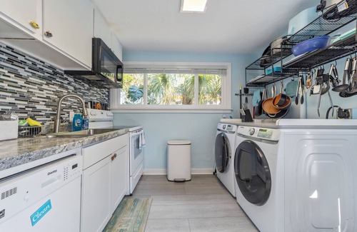 South Peninsula Historic District House | Unforgettable Oceanfront Retreat with Unique Murals