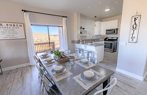 Greenehaven House | Unmatched Views of Lake Powell from Your Private Deck