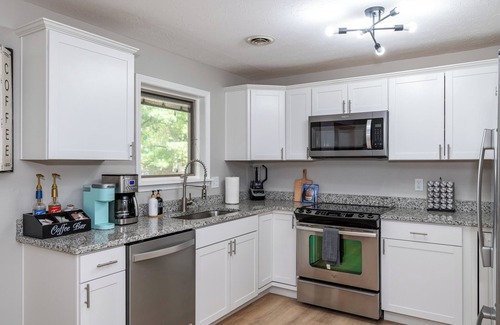 Englewood House | Sweet Magnolia: Remodeled Ranch with Spa & Pet-Friendly Stay