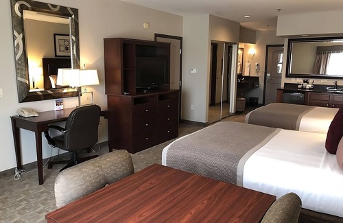 Killeen Hotel | Unique Retreat: Two Beautiful Units with Pool Access