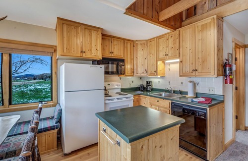 Clark Ski Chalet | Elegant Three-Bedroom Loft Chalet with Mountain Views