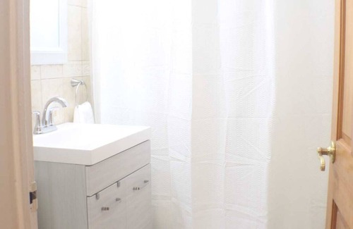 Queens Apartment | Discover a Rare Hidden Gem 2BR Near LGA/JFK & Attractions