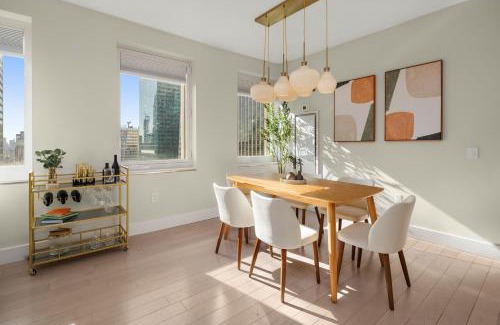 Central New York City Apartment | RARE Luxurious Apartment 1 Block From Time Square