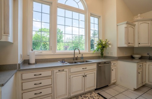 Carbondale House | Stylish 5 Bedroom Home with Pool & Spa - Rated 9.8