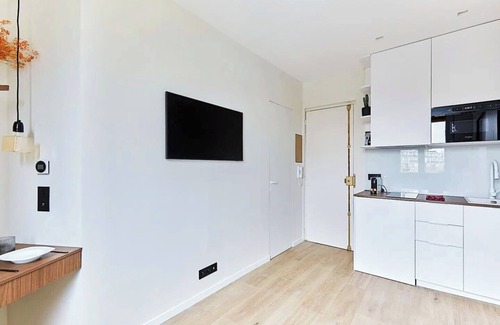 Quartier de la Plaine-de-Monceaux Apartment | Rare Pearl Retreat Near Arc de Triomphe, Paris