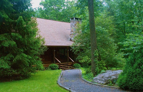 Baptistown Cabin | Secluded Cabin Retreat with Pet-Friendly Amenities