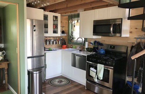 Baptistown House | Enchanting Tiny House Retreat with Spa & Hot Tub in Bucks