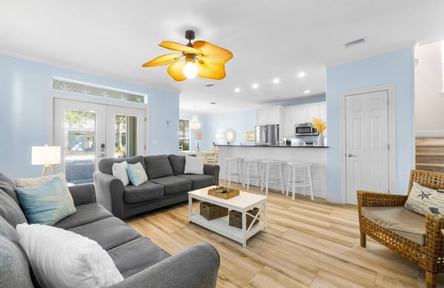 Villages of Crystal Beach House | Beachside Resort with Pool & Spa - Rated 10/10 by Guests