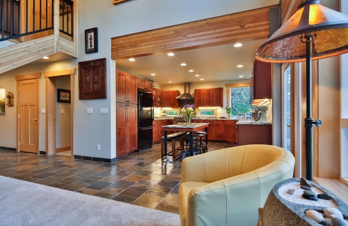 Leavenworth House | Idyllic Waterfront Retreat with Spa and Hot Tub Access