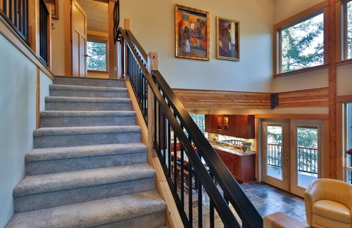 Leavenworth House | Idyllic Waterfront Retreat with Spa and Hot Tub Access