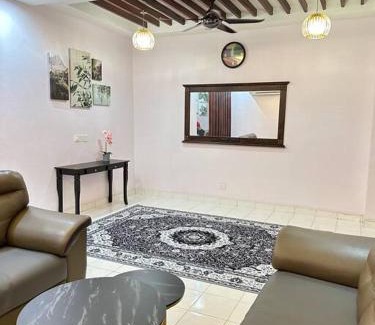 Seksyen 7 House | Rasa Sayang Homestay Shah Alam - Breakfast & Family-Friendly