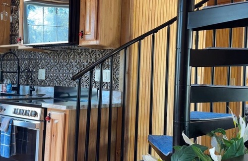 Shenandoah House | Rascally Rabbit Yurt - Shenandoah VA - Hot tub, wood burning fireplace, wifi