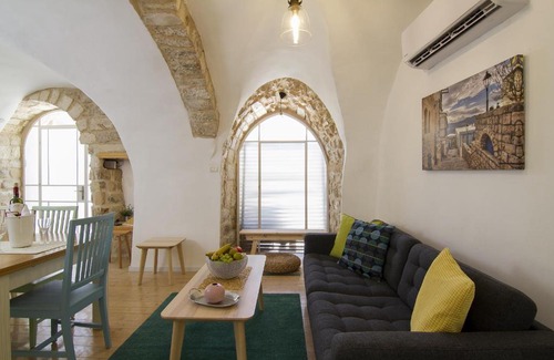 Safed Old City House | Top-Rated Family Stay at Rashbi 54: Perfect for Kids